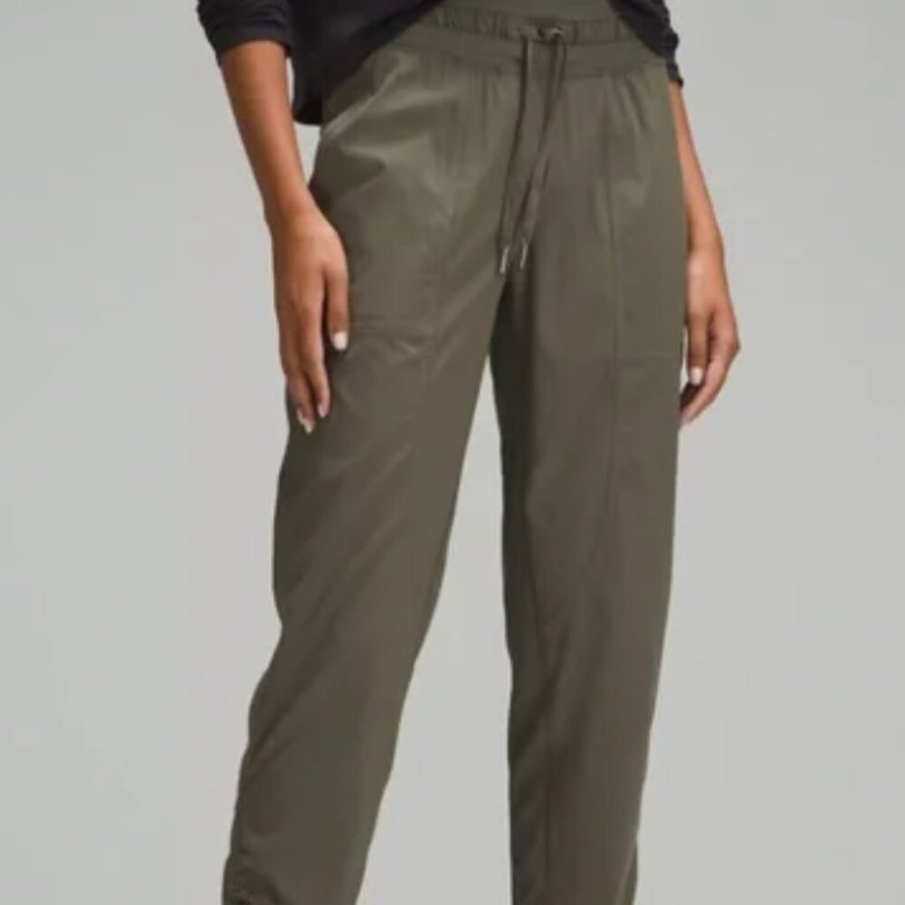 Lululemon Dance Studio Mid Rise Cropped 25" Black Size 6